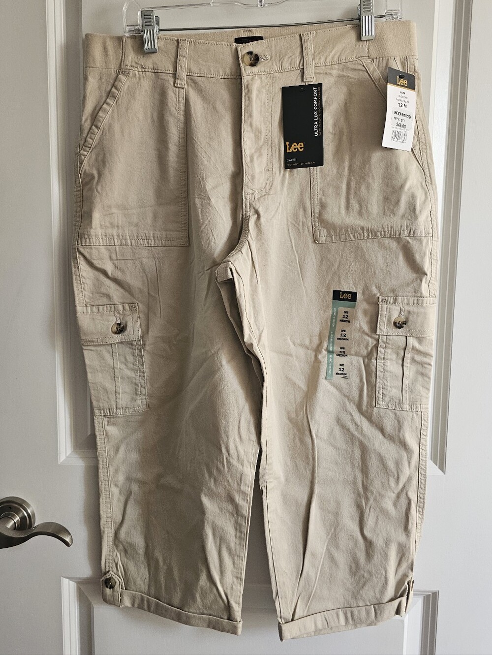 NWT LEE Pioneer Beige Cargo Capris Size 12